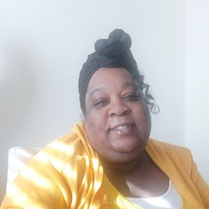 Meet your Posher, Leona